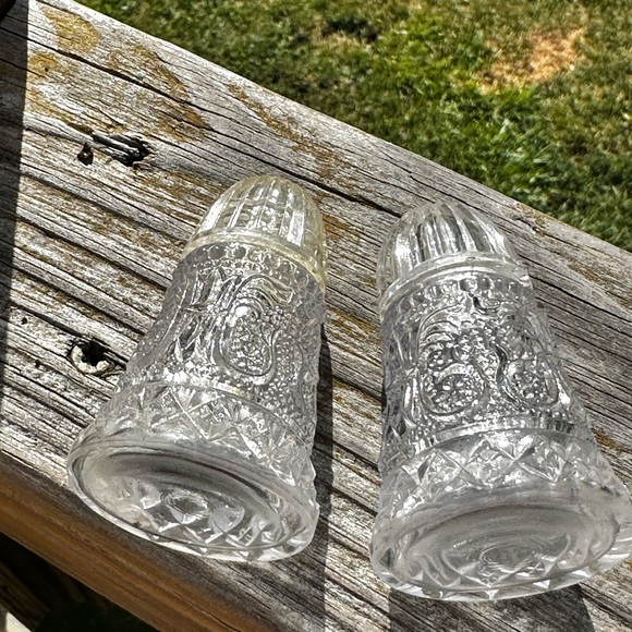 Antique DUNCAN & MILLER SANDWICH Clear Mini Salt & Peppers Shakers- 2.375" - Picture 4 of 9